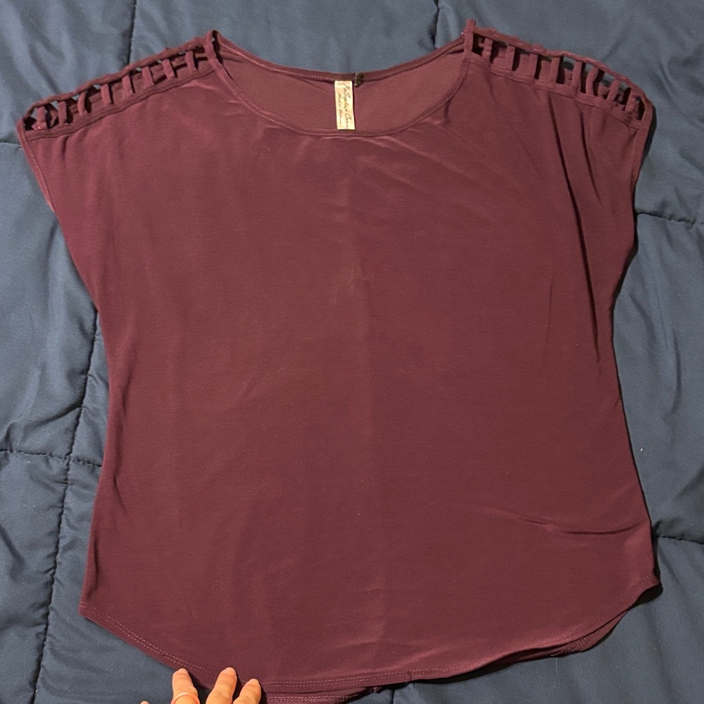 Women's Ladder-Shoulder Tee in Plum